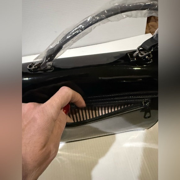 NWT Elegant Black Patent Vegan Leather Spacious Handbag - Picture 3 of 5